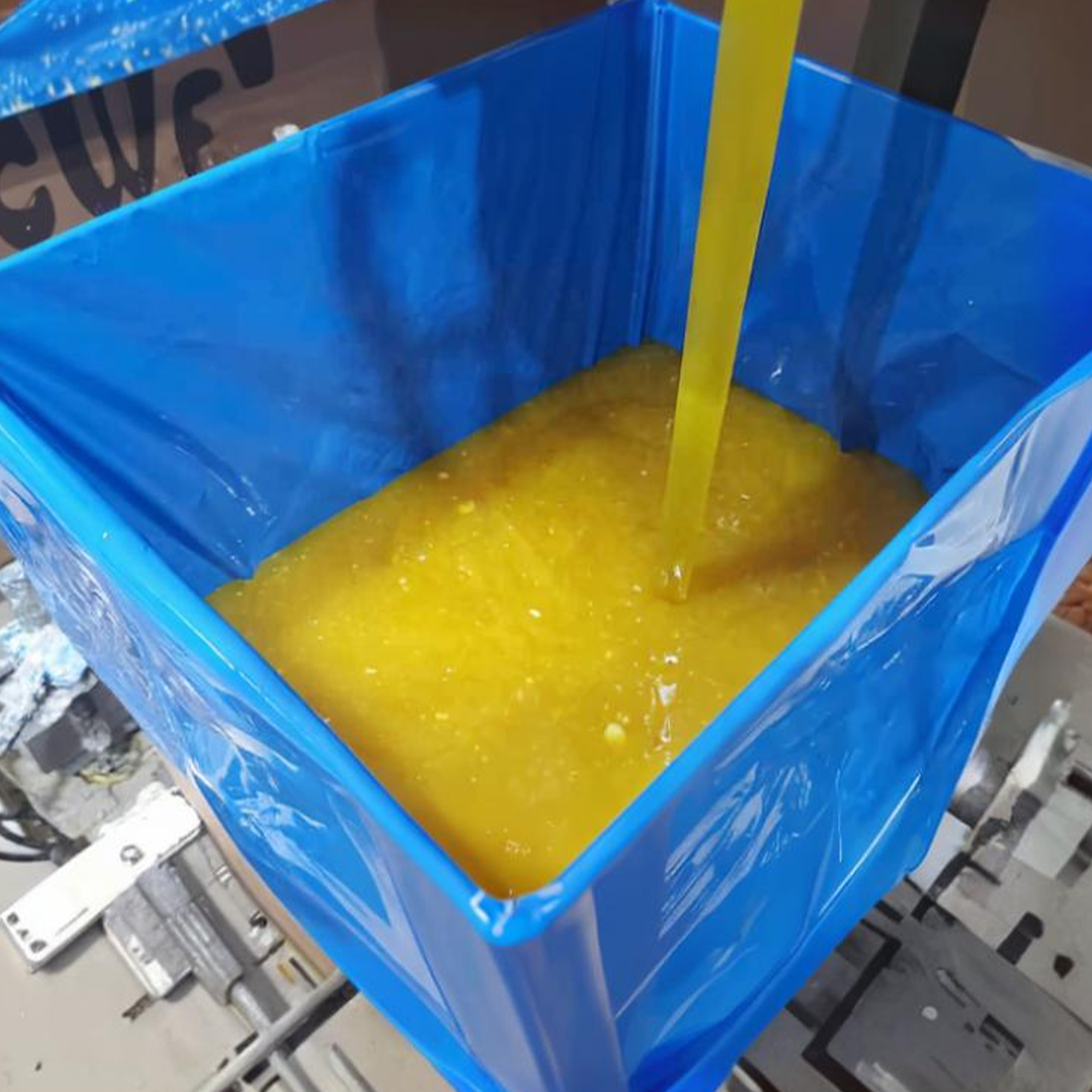 Natural and deodorized cocoa butter